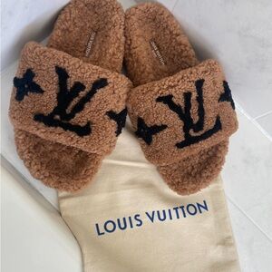 Louis Vuitton Tan and Black Teddy Shearling Slide Sandals